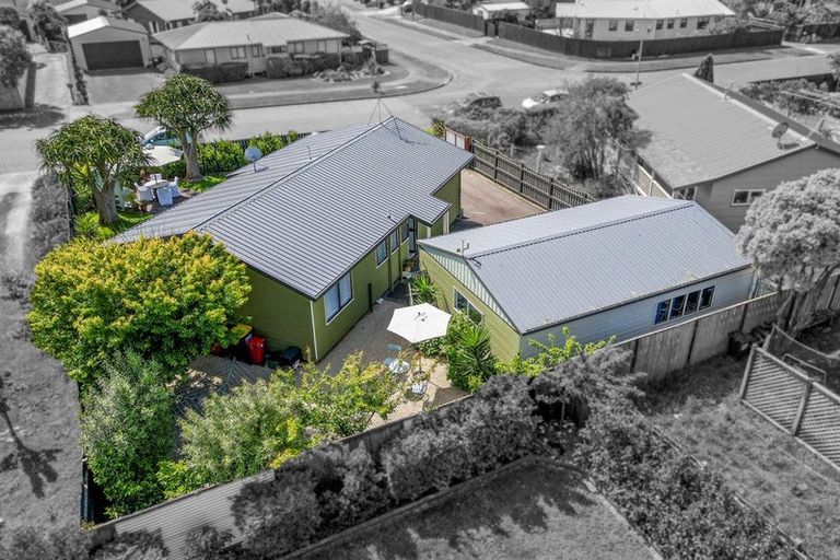 Photo of property in 88 Queens Road, Waikanae Beach, Waikanae, 5036