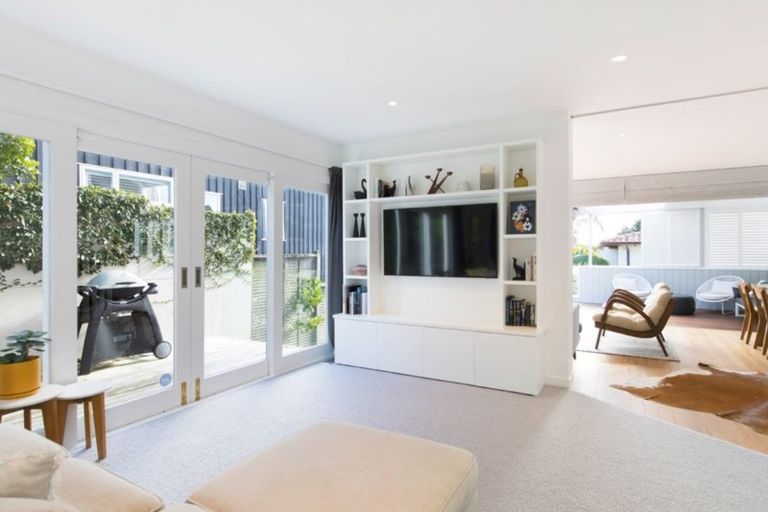 Photo of property in 68 St Michaels Avenue, Point Chevalier, Auckland, 1022