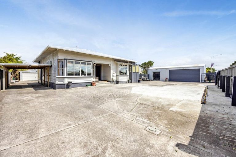 Photo of property in 231 Glover Road, Hawera, 4610