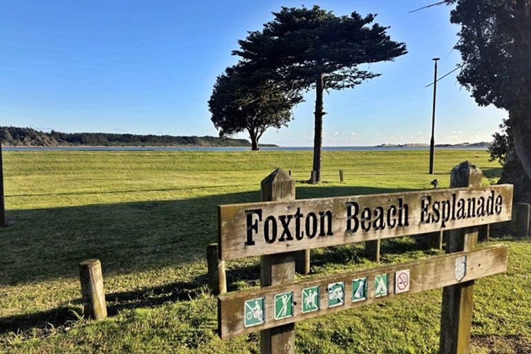 Photo of property in 20 Snappers Lane, Foxton Beach, Foxton, 4815