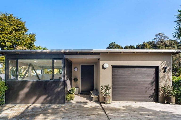 Photo of property in 7 Dorothy Road, Laingholm, Auckland, 0604