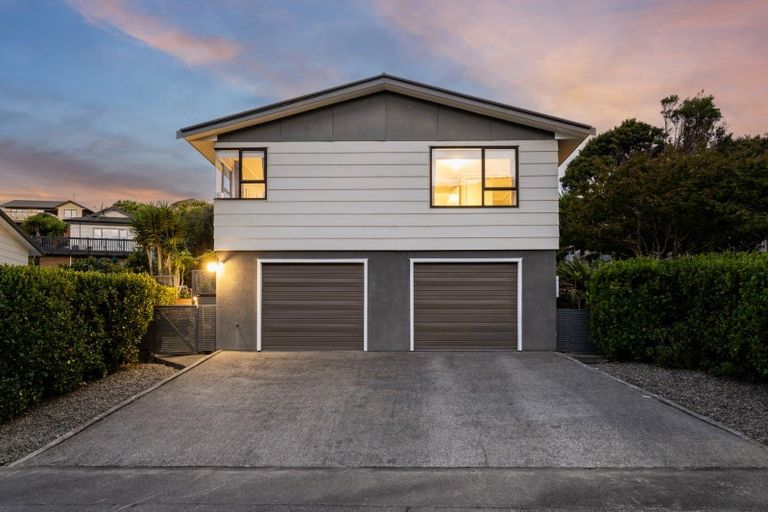 Photo of property in 61 Albatross Close, Whitby, Porirua, 5024