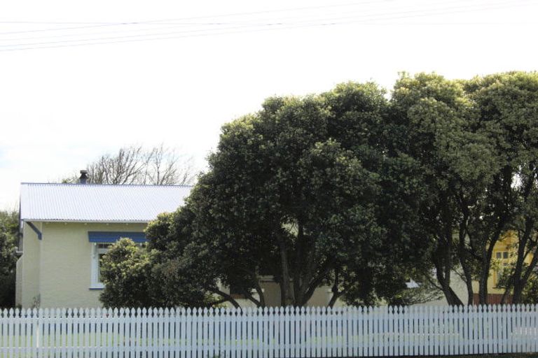 Photo of property in 16 Cambridge Street, Gonville, Whanganui, 4501