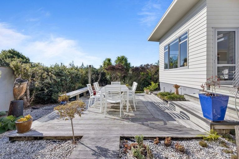 Photo of property in 10 Veronica Close, Red Beach, 0932