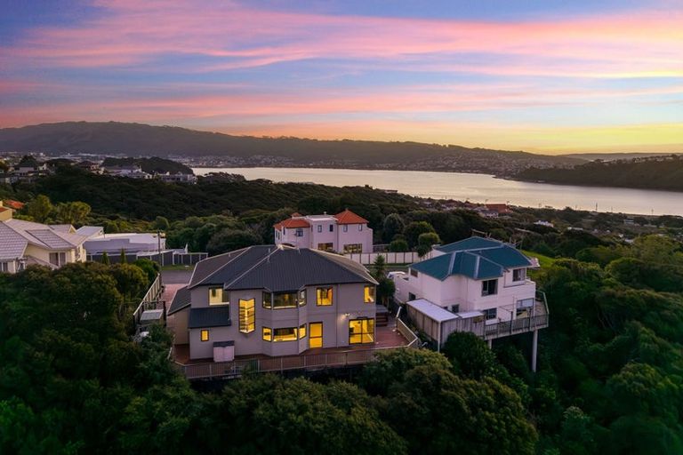 Photo of property in 8 Glengavel Grove, Papakowhai, Porirua, 5024