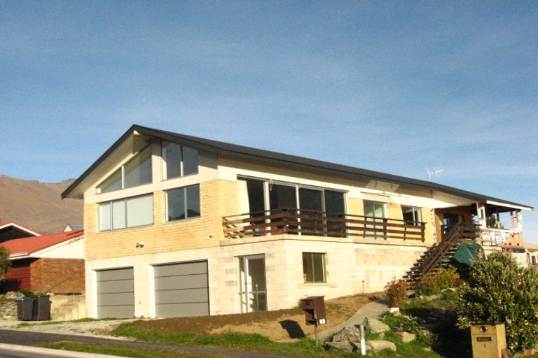 Photo of property in 5 Four Views Avenue, Kelvin Heights, Queenstown, 9300