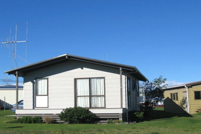 Photo of property in 42 Norfolk Crescent, Otaki Beach, Otaki, 5512