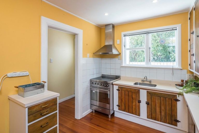 Photo of property in 23 Kaka Road, Raumati Beach, Paraparaumu, 5032