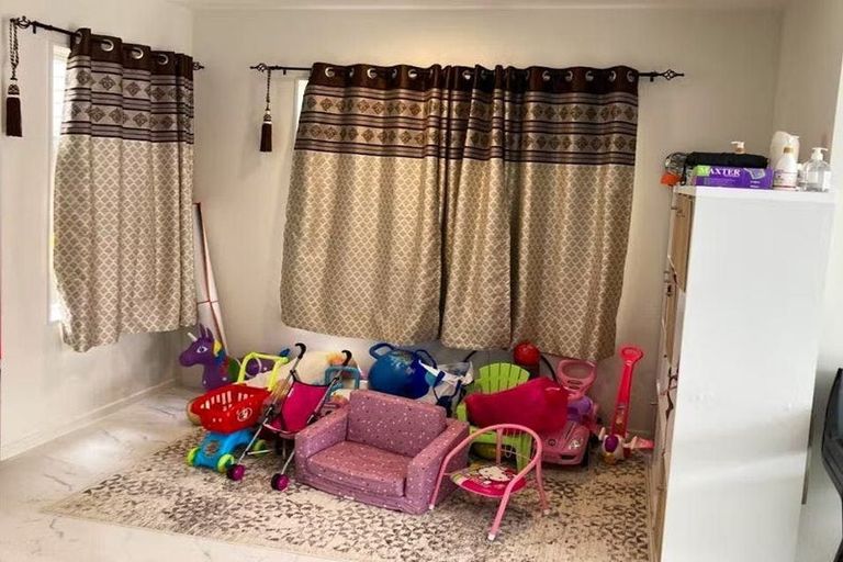 Photo of property in 43 Treestump Road, Takanini, 2112