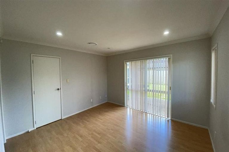 Photo of property in 18 Corrofin Drive, East Tamaki, Auckland, 2013