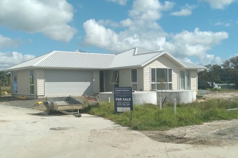 Photo of property in 35 Weka Street, Mangawhai, 0505