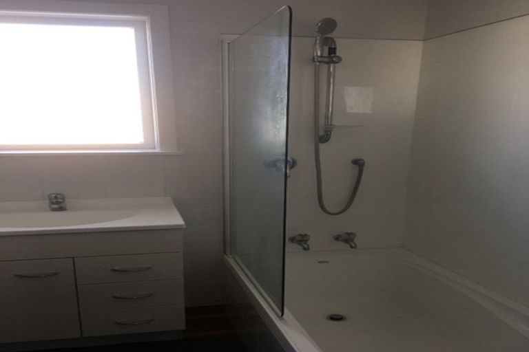 Photo of property in 10 Catlins Crescent, Milson, Palmerston North, 4414