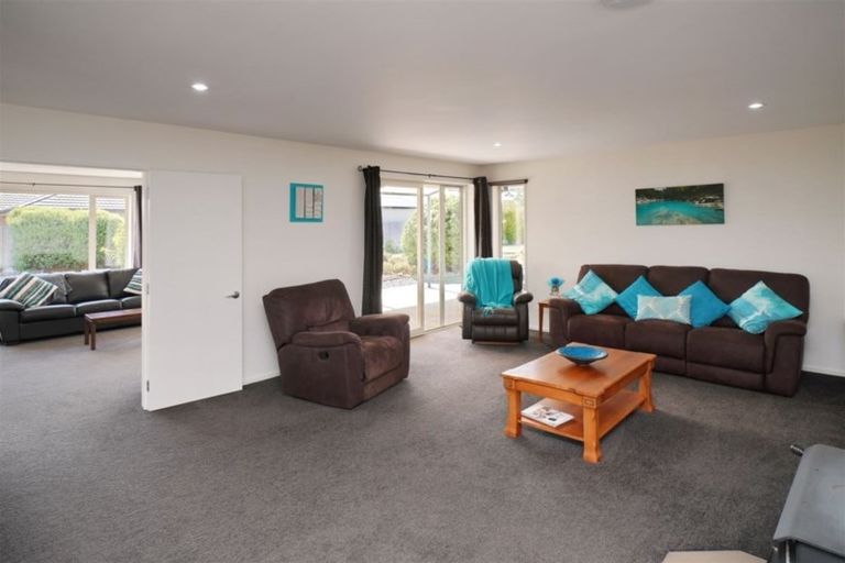 Photo of property in 17 Riverside Way, Amberley, 7410