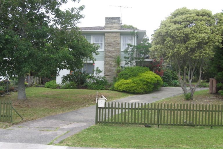 Photo of property in 18 Waverley Avenue, Glenfield, Auckland, 0629