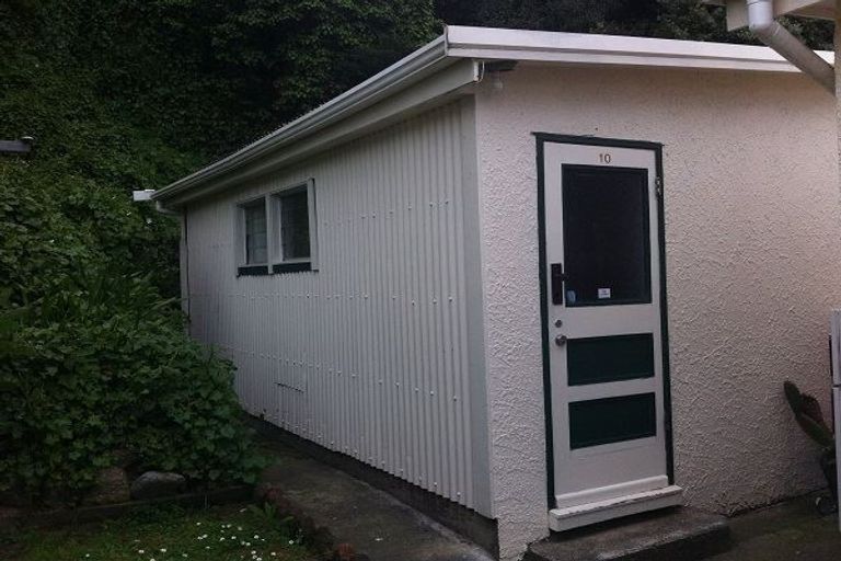 Photo of property in 29 Marine Parade, Bluff Hill, Napier, 4110