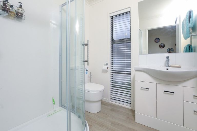 Photo of property in 2/4 Ross View Terrace, Dinsdale, Hamilton, 3204