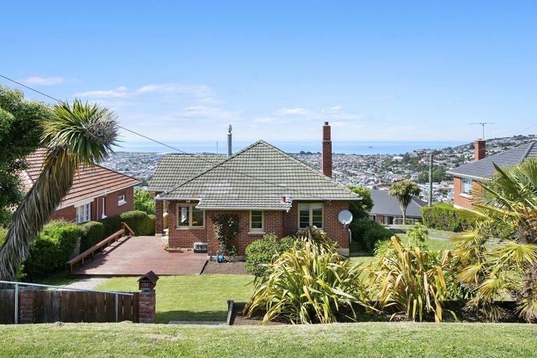 Photo of property in 135 Forfar Street, Clyde Hill, Dunedin, 9011