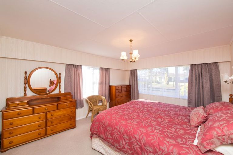 Photo of property in 43 Meadowbrook Drive, Cloverlea, Palmerston North, 4412