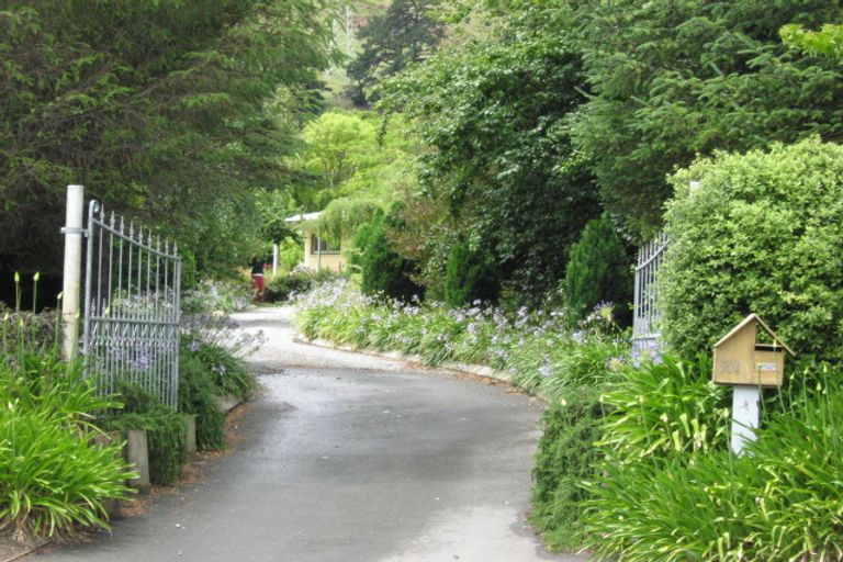 Photo of property in 90a Bridle Path Road, Heathcote Valley, Christchurch, 8022