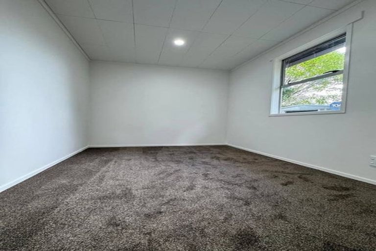 Photo of property in 1/60a View Road, Henderson, Auckland, 0612
