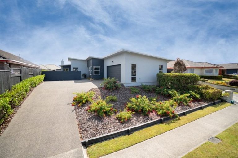Photo of property in 81 Pacific Drive, Fitzherbert, Palmerston North, 4410