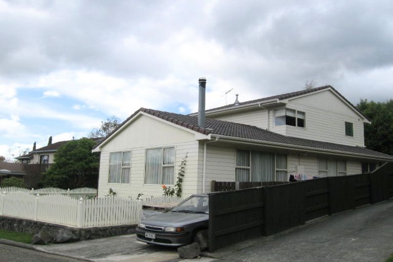 Photo of property in 2 Sorrento Way, Silverstream, Upper Hutt, 5019