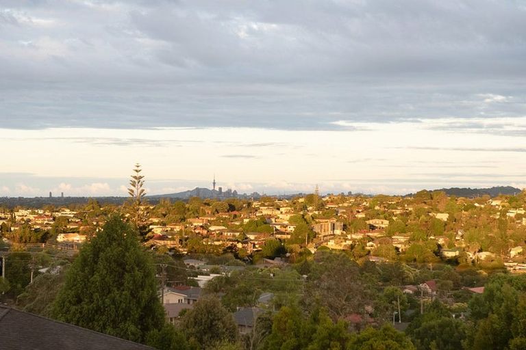 Photo of property in 2/15b Nandana Drive, Glen Eden, Auckland, 0602