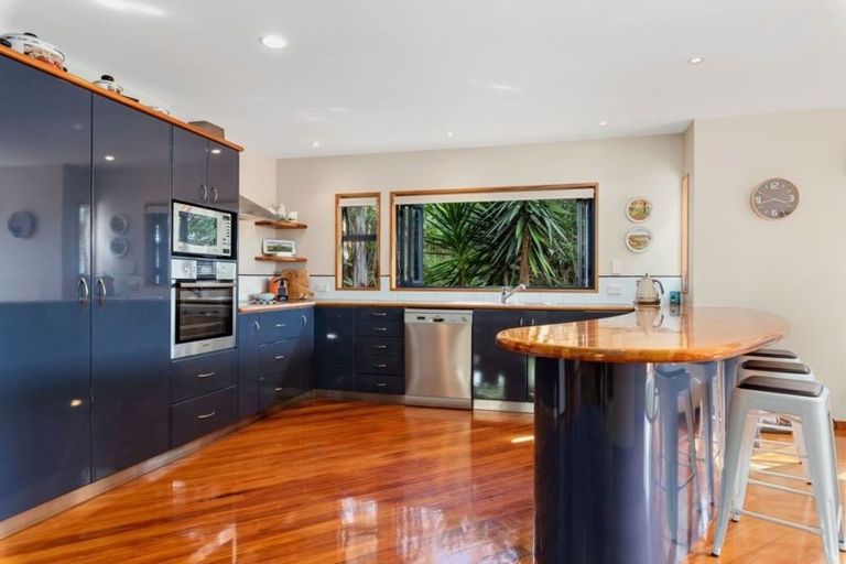 Photo of property in 18 Beulah Avenue, Rothesay Bay, Auckland, 0630