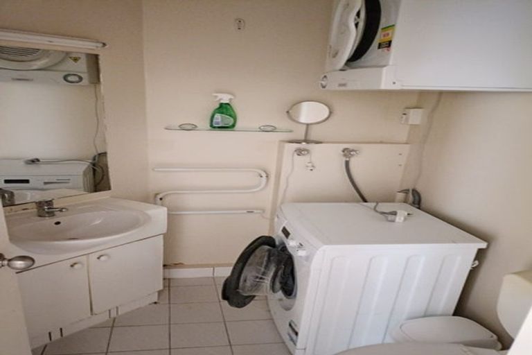 Photo of property in Terrace Tower Apartments, 8b/126 The Terrace, Wellington Central, Wellington, 6011