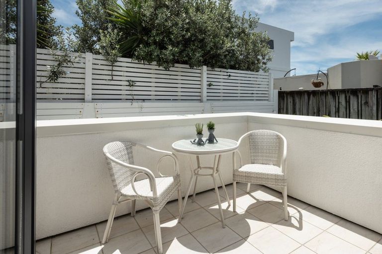 Photo of property in 4b Sunbrae Grove, Mount Maunganui, 3116