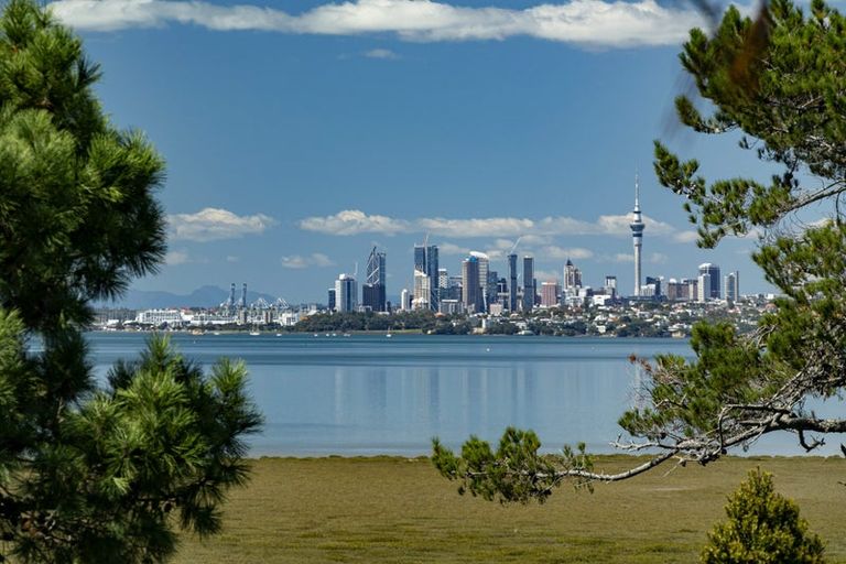 Photo of property in 199 West Harbour Drive, West Harbour, Auckland, 0618