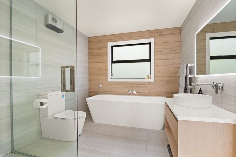 Photo of property in 16a Kellas Street, Macandrew Bay, Dunedin, 9014