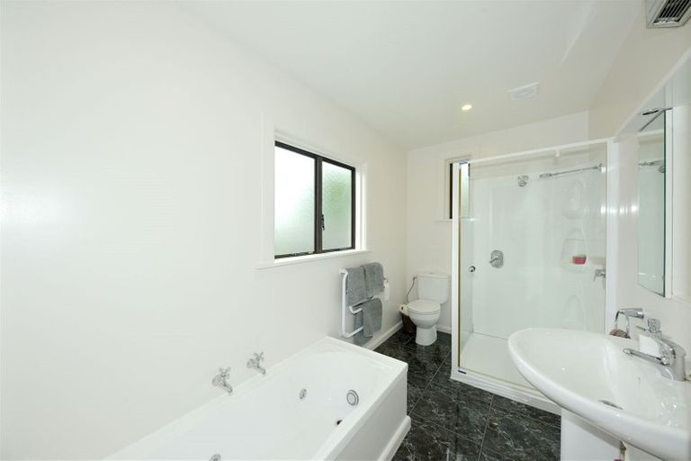 Photo of property in 112 Memorial Avenue, Burnside, Christchurch, 8053