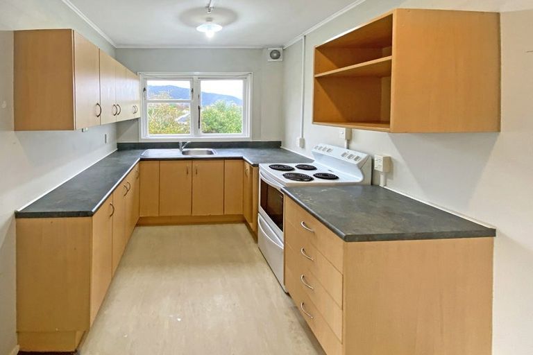 Photo of property in 95 Farmer Crescent, Taita, Lower Hutt, 5011