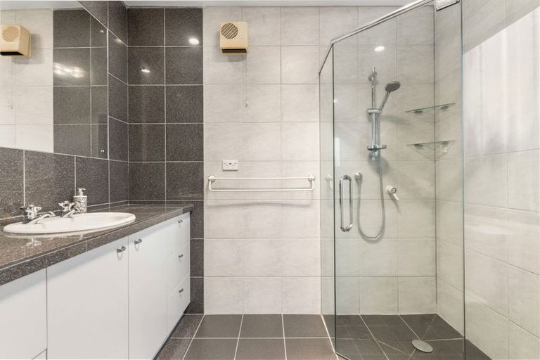 Photo of property in 15 Perendale Close, Somerville, Auckland, 2014