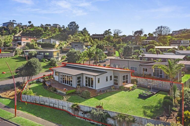 Photo of property in 2 Harakeke Place, Raglan, 3225