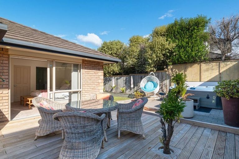 Photo of property in 12 English Oak Drive, Schnapper Rock, Auckland, 0632