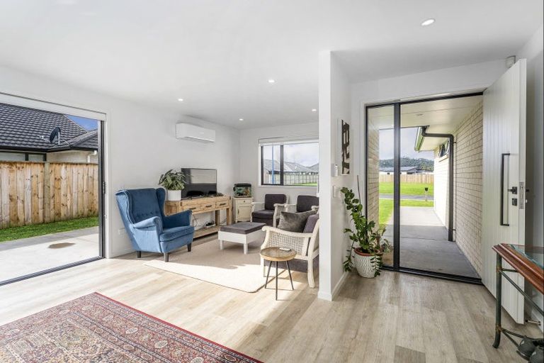 Photo of property in 31 Palm Drive, Whitianga, 3510