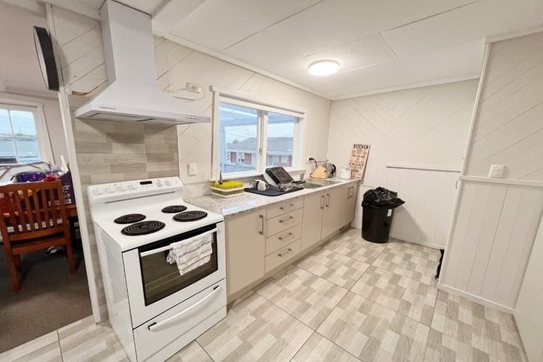 Photo of property in 21 Seabrook Avenue, New Lynn, Auckland, 0600