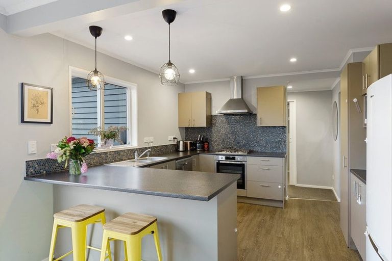 Photo of property in 33 Margaret Road, Raumati Beach, Paraparaumu, 5032