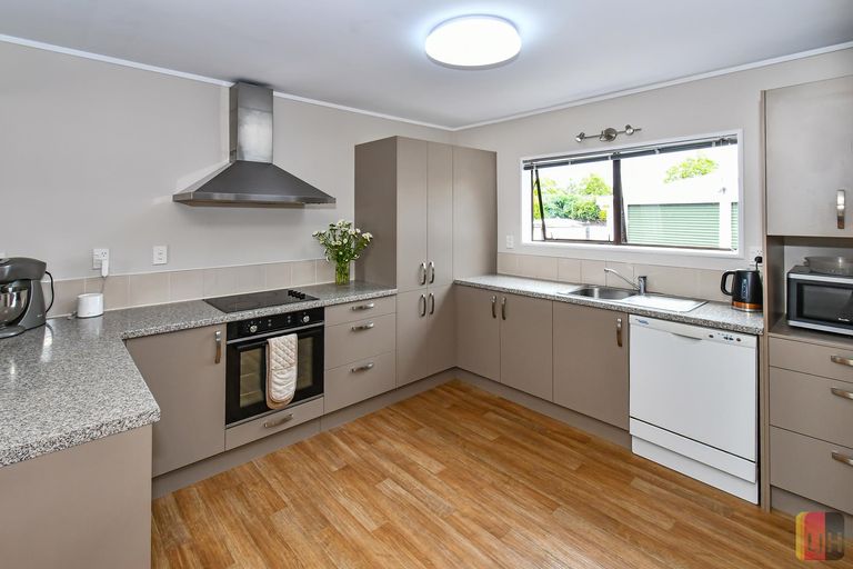 Photo of property in 14 Hadley Wood Drive, Wattle Downs, Auckland, 2103