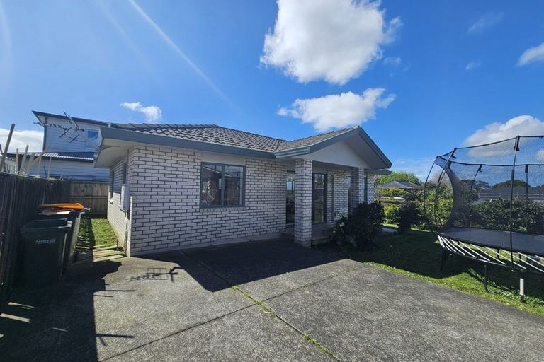 Photo of property in 86 Reeves Road, Pakuranga Heights, Auckland, 2010