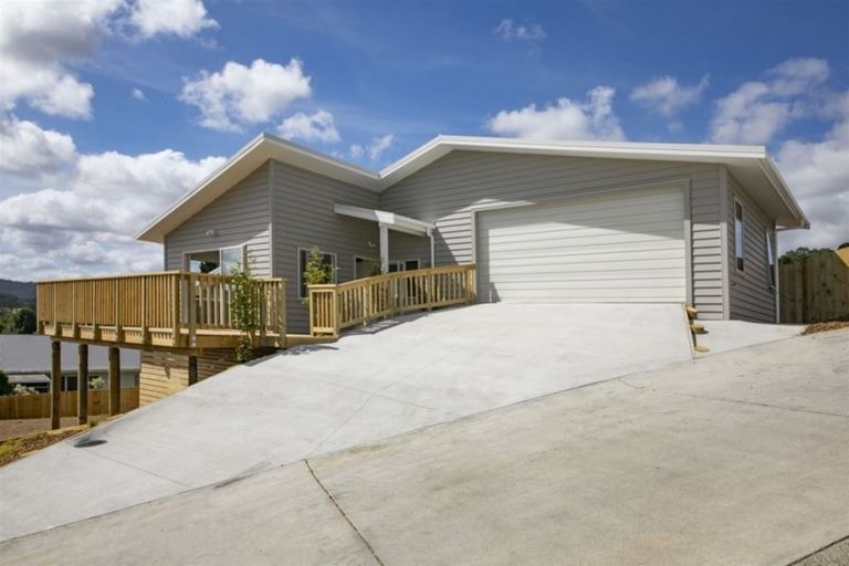 Photo of property in 13 Rauta Way, Helensville, 0800