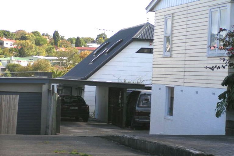 Photo of property in 2/15 Pax Avenue, Forrest Hill, Auckland, 0620