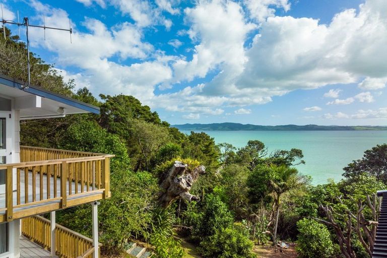 Photo of property in 100 Manganese Point Road, Tamaterau, Whangarei, 0174