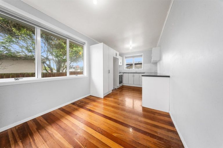 Photo of property in 37 Mckenzie Road, Mangere Bridge, Auckland, 2022