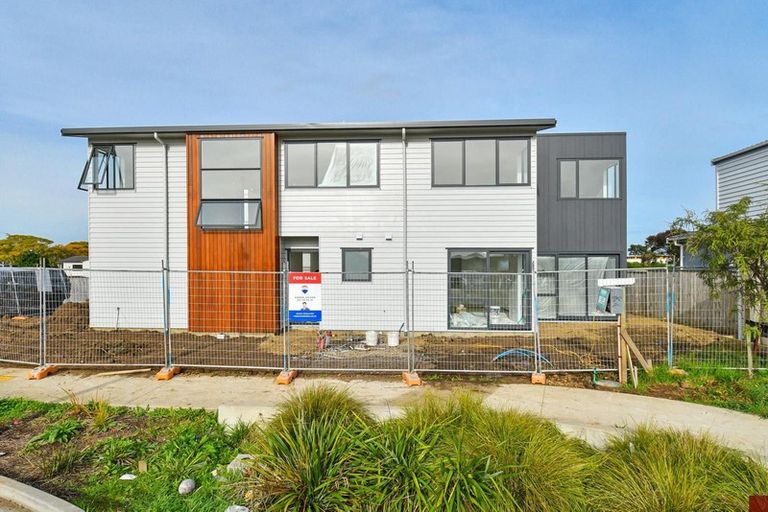 Photo of property in 39 Tapuwae Way, Mangere Bridge, Auckland, 2022