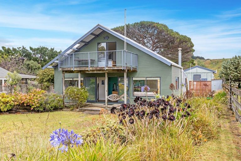 Photo of property in 22 Pinedale Crescent, Riversdale Beach, Masterton, 5872
