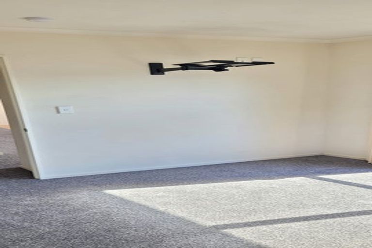 Photo of property in 3b Charlenne Close, Ranui, Auckland, 0612