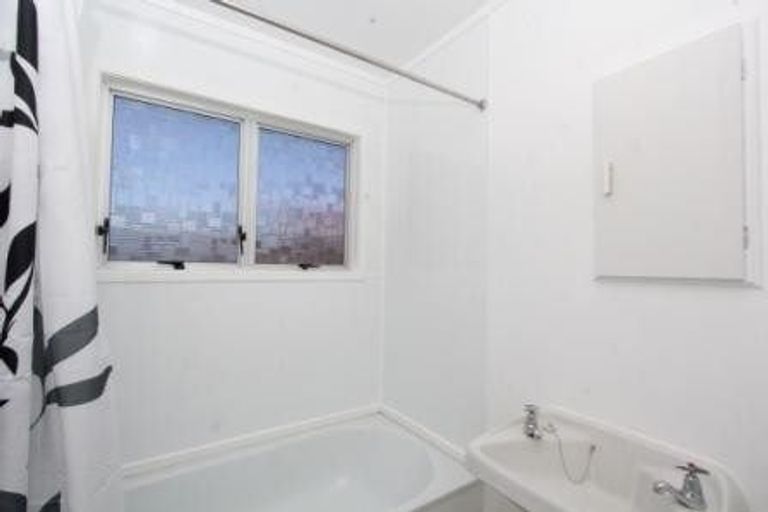 Photo of property in 9 Aratapu Street, Waitara, 4320